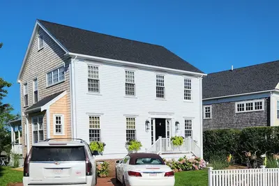 Image de New in Naushop! \"Shack It Off\"  Large 5 Bedroom, Ac, around corner from pool.