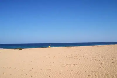 Image de villa  avec belle terrasse et piscine non chauffée, a 200 m de pop-corn beach.