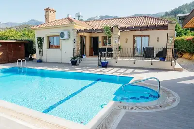 Image de Beautiful 3 bedroom\/2 bathroom bungalow with fantastic views!