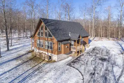 Image de New! Lazy Daze: Lake Area, Gas Fireplace, Hot Tub!
