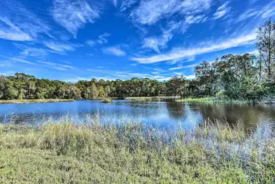 Image de 'Brookside' Waterfront Home w/ Kayaks & Deck!