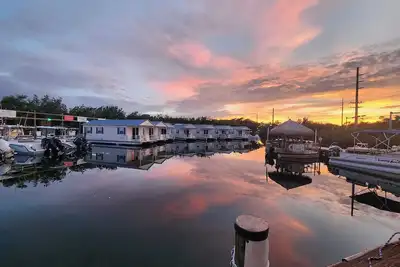 Image de Aqua Lodges at Hurricane Hole Marina