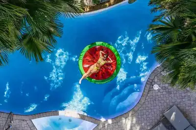 Diamond Estates: Miami - 6 Queen, 3 Full Bath, Pool, Bar Room, Balcony