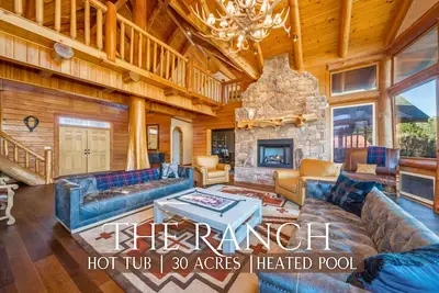 Image de Lakeside Luxury Retreat w\/ Heated Pool - Sleeps 28