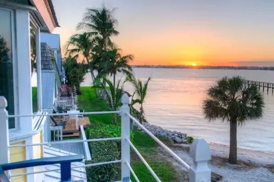 Image de Amazing 5 Bedroom, 3-bathroom Beach house. Bring the whole family and friends.
