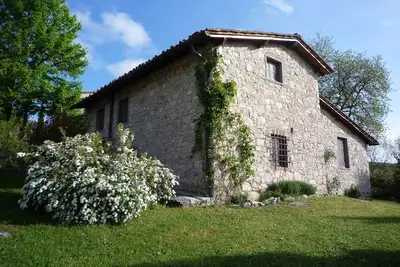 Un paradis au milieu des cyprès et des oliveraies
