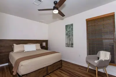 Image de Pet-Friendly, Contemporary Home ✨5 min to Downtown✨