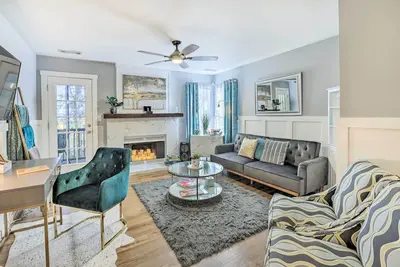 Image de Chic Meadowbrook Condo ~ 12 Mi to Birmingham!