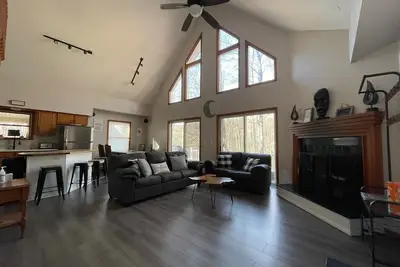 Image de Beautiful and Spacious Pocono Chalet near all 4 season activities!