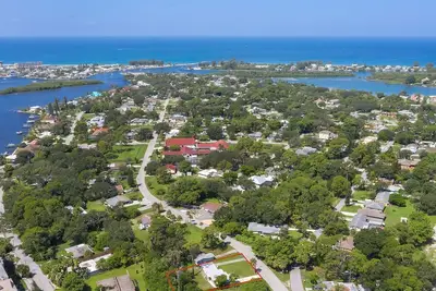 Image de Beach Retreat - Completely Renovated! ! Half Duplex, Wifi/Tv, 1mile to Beach.