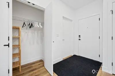 Image de McKinley Beach. Sleeps 4. Lakeview. 1200sq ft.