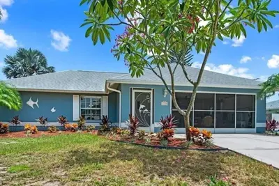Image de Coastal Oasis with Pool - Minutes to Beaches - Relax in comfort