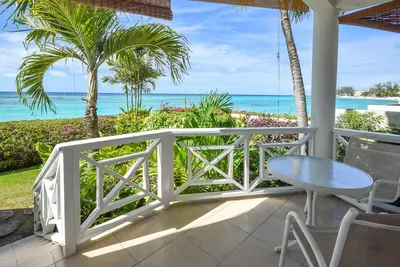 Image de Beachfront Cosy and Romantic Condo - Nautilus