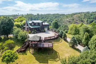 Image de Rustic Cosmic Cabin with Panoramic Mountain views!