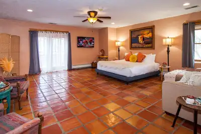 Image de The Gathering Place: 4150 sq ft + Pets + Nw Valley