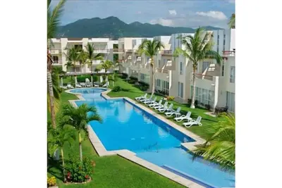 Image de 3 Floor Vacation Home