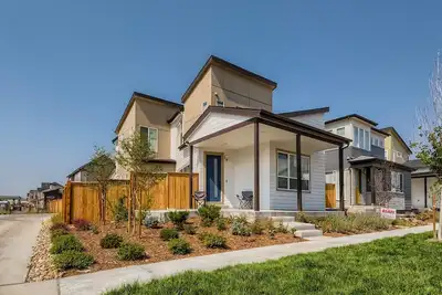 Image de Brand new and Modern Central Park Denver home