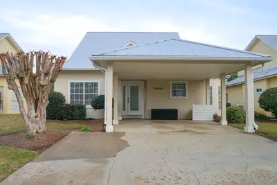 A Shore Thing  Marvelous 4 bedroom Beach Cottage with heated pool!