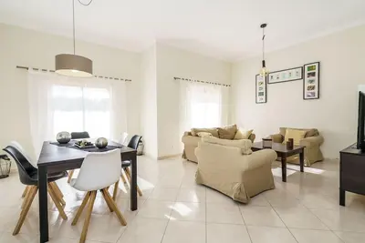 Image de Maison mitoyenne à Albufeira pour 6 avec piscine