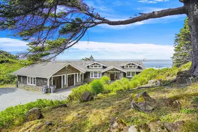 Image de Cove Beach Lodge - Beachfront! - Beachcomber Vacation Homes