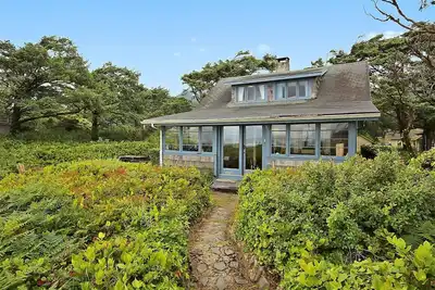 Image de Rustlewood - Beachfront! - Beachcomber Vacation Homes