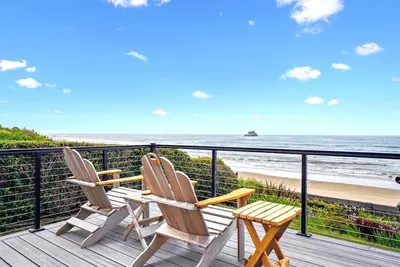 Image de Schilling Beach House - Beachfront! - Beachcomber Vacation Homes