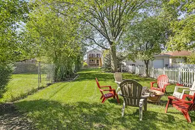 Image de Luxe Duplex - Private Gym -Huge Yard -King Beds Garage Parking-Ev Charger- Crib