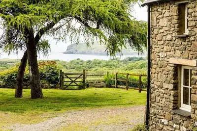 Image de Beautifully converted barn on Angel Mountain (Carn Ingli). Sea view & spectacular sunsets