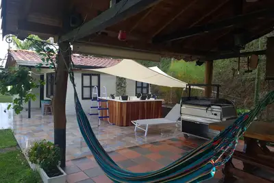 Image de Extraordinary Cabin well located with Jacuzzi Spa, for 6 people in El Peñol.