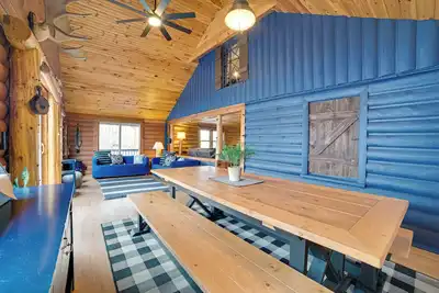 Image de Diamond Lake Waterfront Cabin w\/ Deck + Dock!
