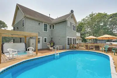 Image de Cape May Getaway w/ Private Deck & Hot Tub!