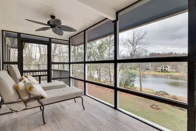 Image de Lakeside Villa – Lakefront Luxury in The Hideout / 5br, 3ba, Sleeps 13