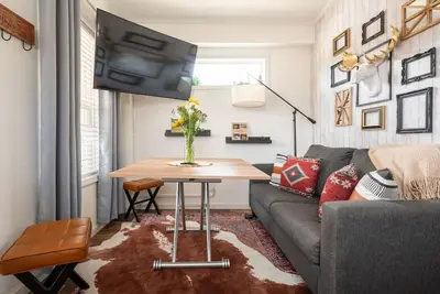 Image de Ski & Soak: Santacon 2br w/Jacuzzi & Bbq