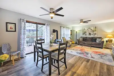 Image de Holiday Island Home: Mountain View + Hot Tub!