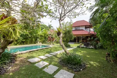 Image de Poppy Villa - Trois Chambres Villa, Couchages 6
