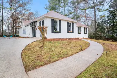 Image de Renovated Ranch Home. Pet Friendly, Game Room, Fire Pit, Grill, Covered Porch