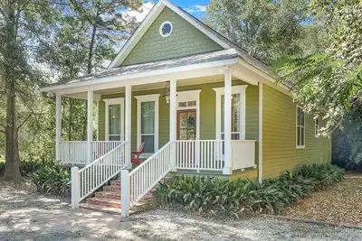 Image de Downtown Cottage/Walk To It All/30 Mile Biking Path/Abita Brew Pub Restaurant