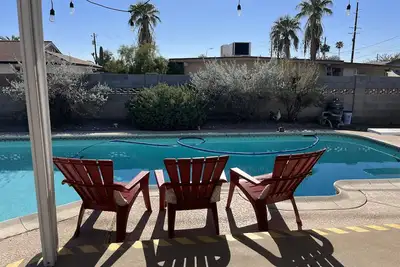 Super Bowl! 9 miles from State Farm Stadium