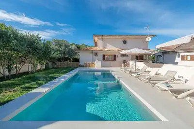 Calma - Beautiful house with private pool near the sea. Free Wifi.
