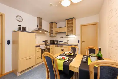 Image de Cozy vacation home on the edge of the forest with fully equipped kitchen