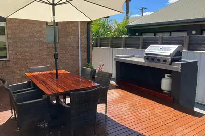 Image de Holiday house within short walking distance to beach.