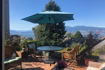 Image de Spectacular bay view, 2 large decks, private garden, sleeps 8.