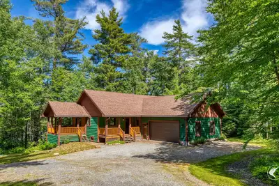 Image de Serene and Secluded Lakefront Cabin on Stickney