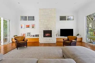 Image de Luxe Coastal Retreat