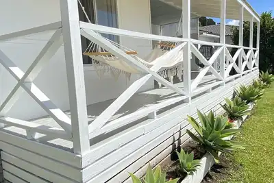 Image de Coastal family home central to everything!