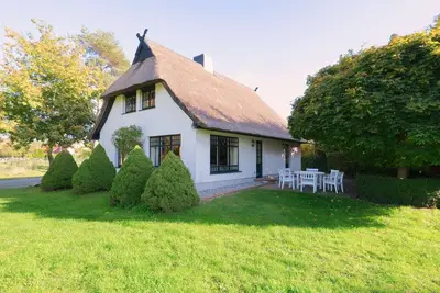 Image de Thatched cottage with large garden and fireplace