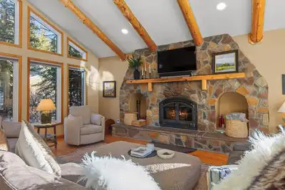 Image de Spend the Summer in Breckenridge! Stunning home! Private Hot Tub - Easy Access to Hiking Trails