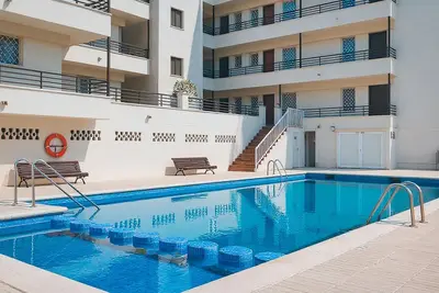 Image de Appartement rénové à 150m de la plage avec piscine commune