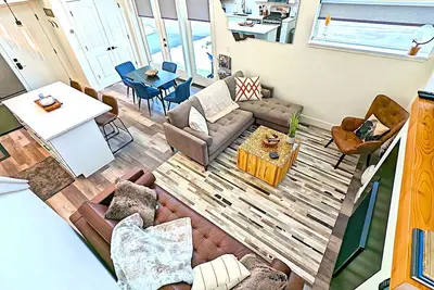 Image de The Lark, New Quarry Property, 3 Bed / 3. 5 Bath, Sleeps 8, Pool / Hot Tub / Gym