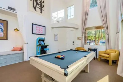 Image de Ultimate Desert Oasis w Pool, Cinema, Games, Tub!